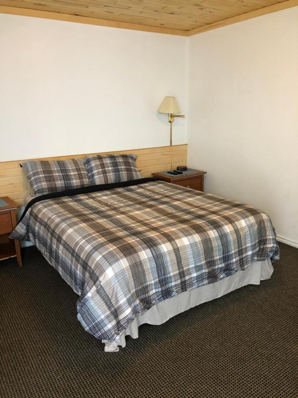 Alpine Motel Rocky Mountain House Ngoại thất bức ảnh